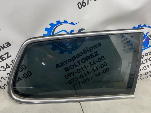Скло багажного відсіку, праве 3C9845298AC VAG