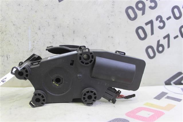 Кріплення кришки багажника 3T0827300B VAG