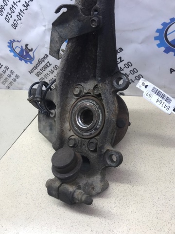 Вісь передня і поворотні кулаки 40014EB000 NISSAN