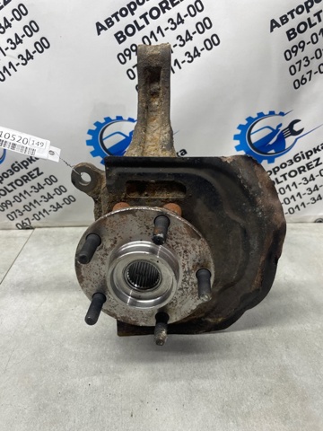 Кулак поворотний передній лівий 40015JG000 NISSAN