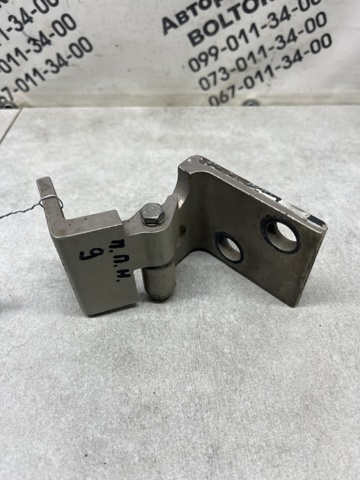 Петля передніх дверей права 41518269838 BMW
