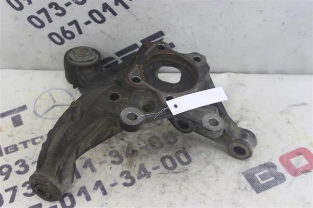 Кулак поворотний лівий 4230506130 TOYOTA