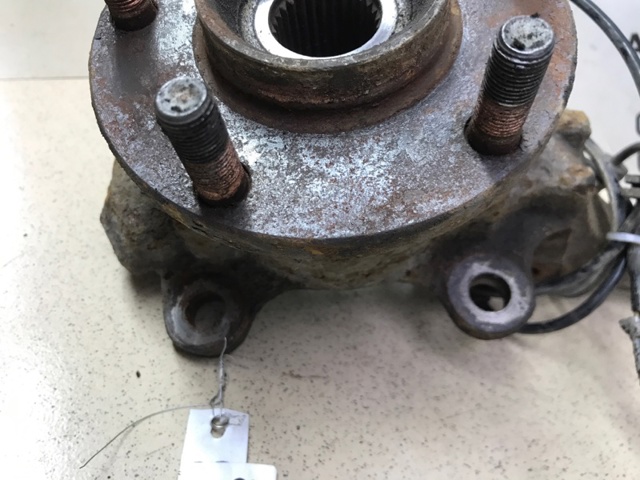 Цапфа - поворотний кулак передній, правий 4321142060 TOYOTA