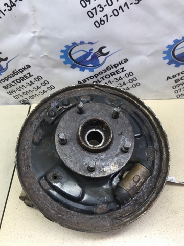 Цапфа - поворотний кулак задній, лівий 4615065J00 SUZUKI