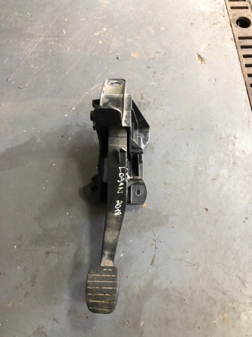Педаль зчеплення 465037621R RENAULT