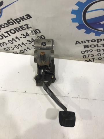 Педаль щеплення 465038H914 NISSAN