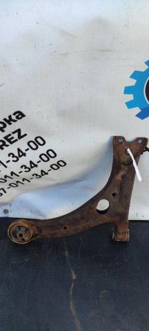 Правий важіль передній нижній підвіски 4806805070 TOYOTA