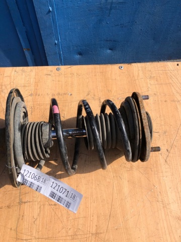 Пружина передня 4813105860 TOYOTA