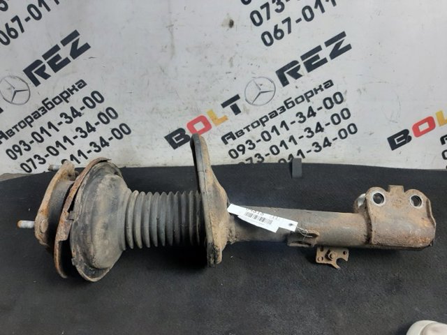 Стійка передня права 4851049215 TOYOTA