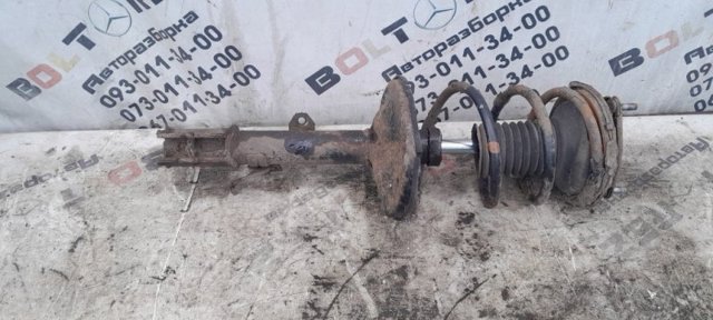 Амортизатор передньої підвіски 4851049215 TOYOTA