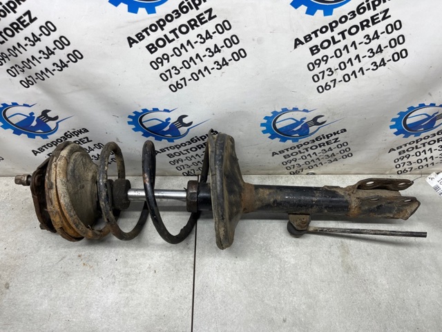 Стійка передня права 4851049555 TOYOTA