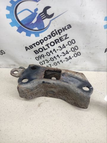 Кронштейн передній заднього поздовжнього важеля 4871742010 TOYOTA