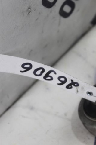 Важіль передньої підвіски верхній, правий 4D0407510H VAG