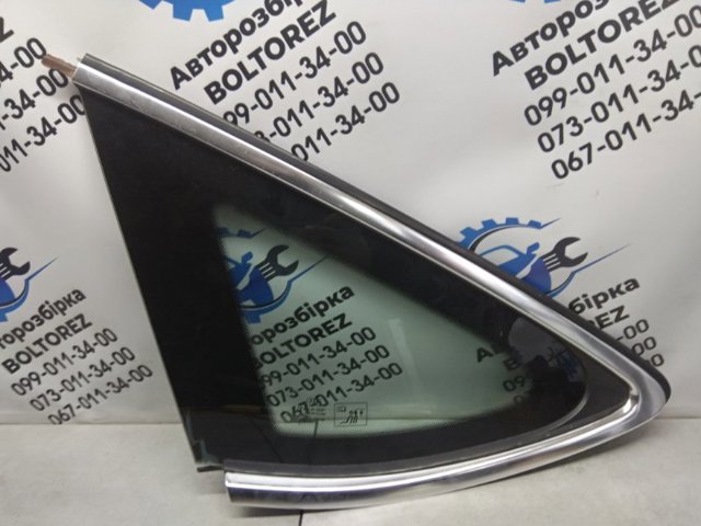 Скло багажного відсіку, ліве 4G8845299C VAG