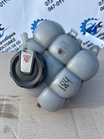 Бачок системи охолодження двигуна розширювальний 4M0121403E VAG