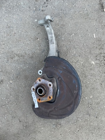 Кулак поворотний передній правий 4M0407254K VAG