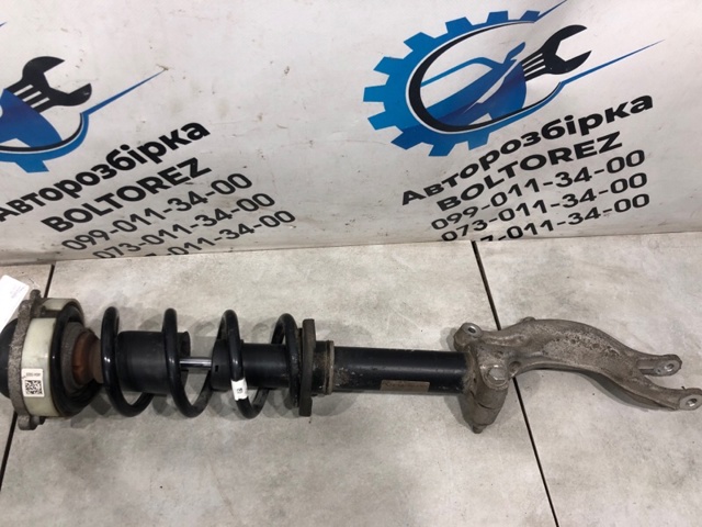 Вилка нижня амортизатора переднього, права 4M0413038L VAG