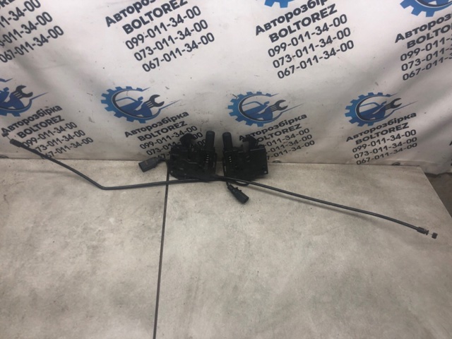 Замок кришки капота 4M0823509 VAG