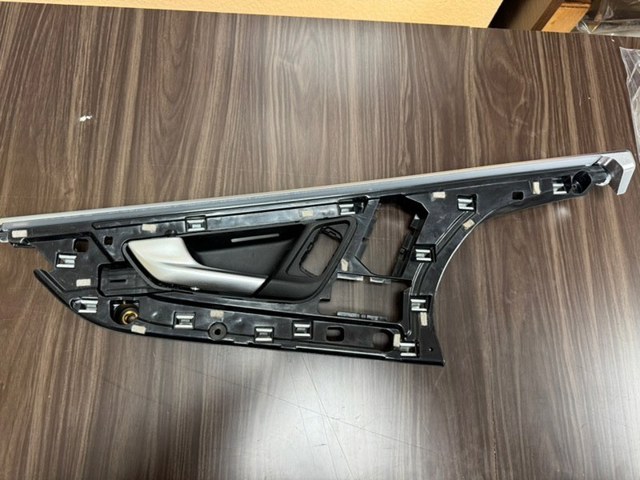 Ручка передньої двері внутрішня ліва 4M0837019B VAG