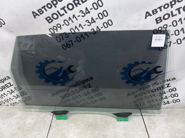 Скло задніх дверей, правих 4M0845026 VAG