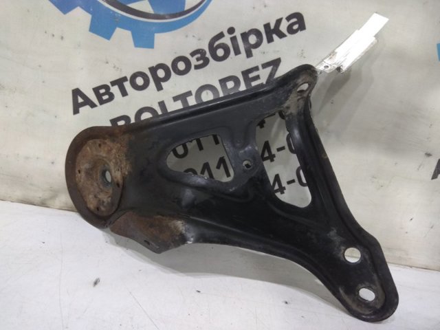 Кронштейн передньої балки 5103548020 TOYOTA
