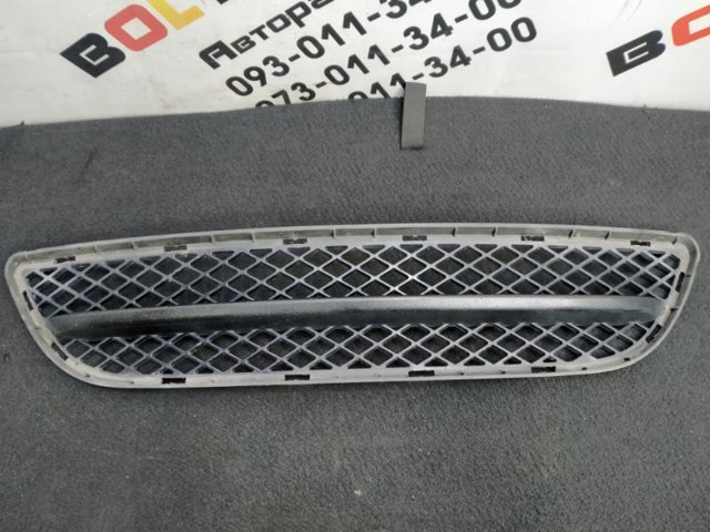Решітка переднього бампера, права 51117154556 BMW
