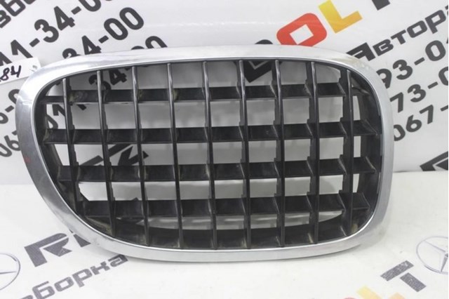 Решітка радіатора права 51137203198 BMW