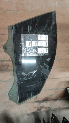 Скло пасажирських дверей 51328402514 BMW