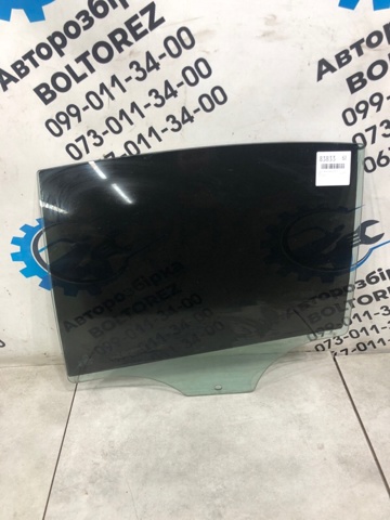 Скло задньої двері лівої 51357182117 BMW