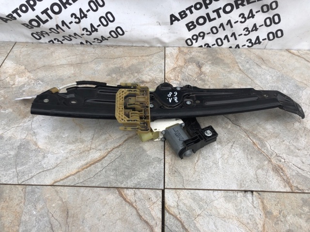 Склопідйомник задніх лівих дверей 51357182613 BMW