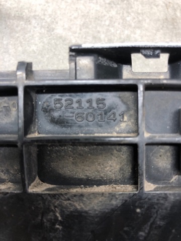 Праве кріплення переднього бампера 5211560141 TOYOTA