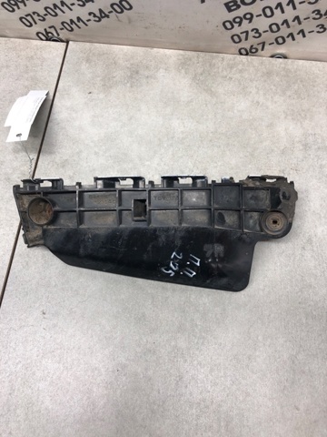 Праве кріплення переднього бампера 5211560141 TOYOTA