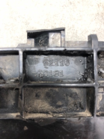 Кронштейн бампера переднього, лівий 5211660181 TOYOTA