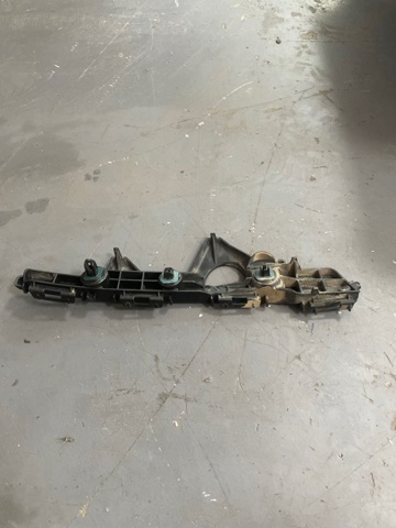 Кронштейн бампера заднього, правий 5215542020 TOYOTA