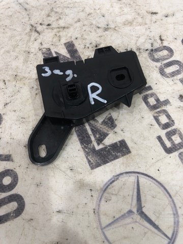 Кронштейн бампера заднього, правий 5215548011 TOYOTA