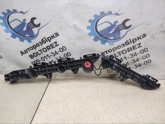 Кронштейн бампера заднього, лівий 521560R070 TOYOTA