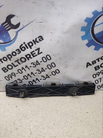 Напрямна заднього бампера, права 5215753040 TOYOTA
