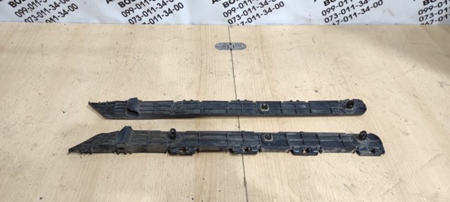 Кріплення бамера ліве 5215833010 TOYOTA