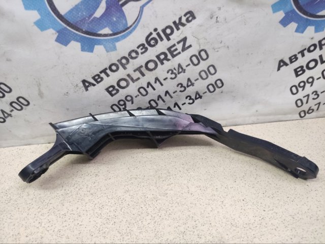 Кронштейн бампера заднього, правий 525620R070 TOYOTA