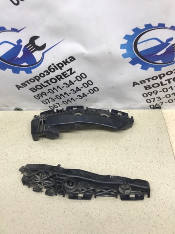 Направляюча заднього бампера, права 5256242031 TOYOTA
