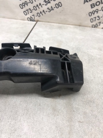 Напрямна заднього бампера, ліва 5256342010 TOYOTA
