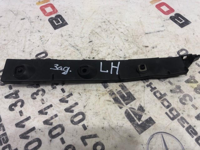 Направляюча заднього бампера, ліва 5257648020 TOYOTA