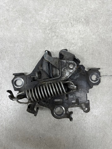 Замок кришки капота 5351042080 TOYOTA