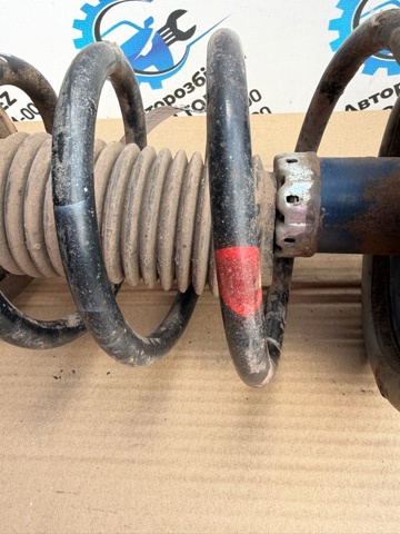 Пружина передня 540108H661 NISSAN