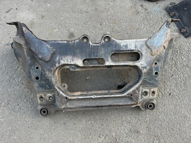 Передня балка 54400EQ500 NISSAN