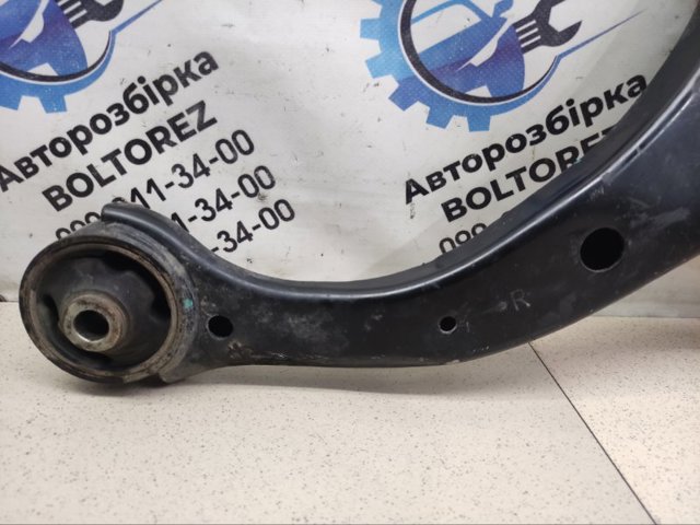 Правий важіль передній нижній підвіски 545012B500 HYUNDAI