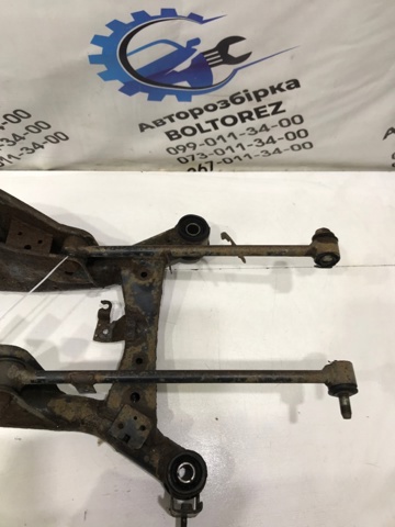 Балка задньої підвіски поперечна 55400EQ700 NISSAN