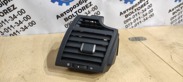 Решітка повітроводу права 5567033171B0 TOYOTA