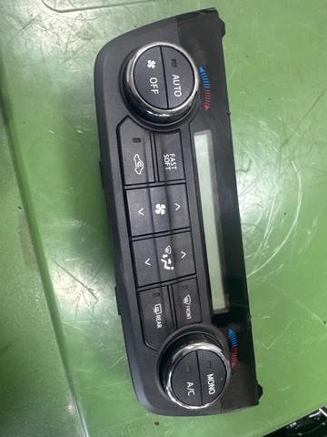 Блок управління кондиціонером 5590042460 TOYOTA