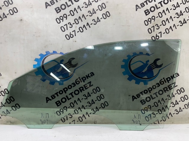 Скло водійських дверей 561845201 VAG